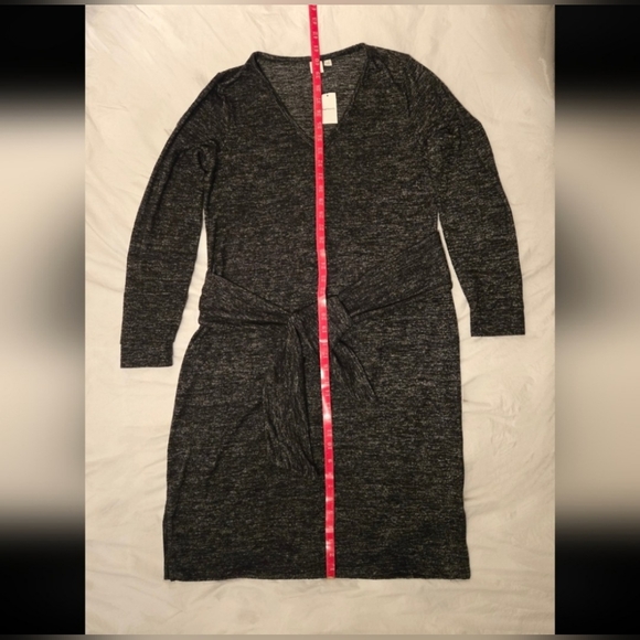 NWT: GAP Maternity Soft Dress; Black Heathered, V neck Midi Length; Size Large - Picture 2 of 13